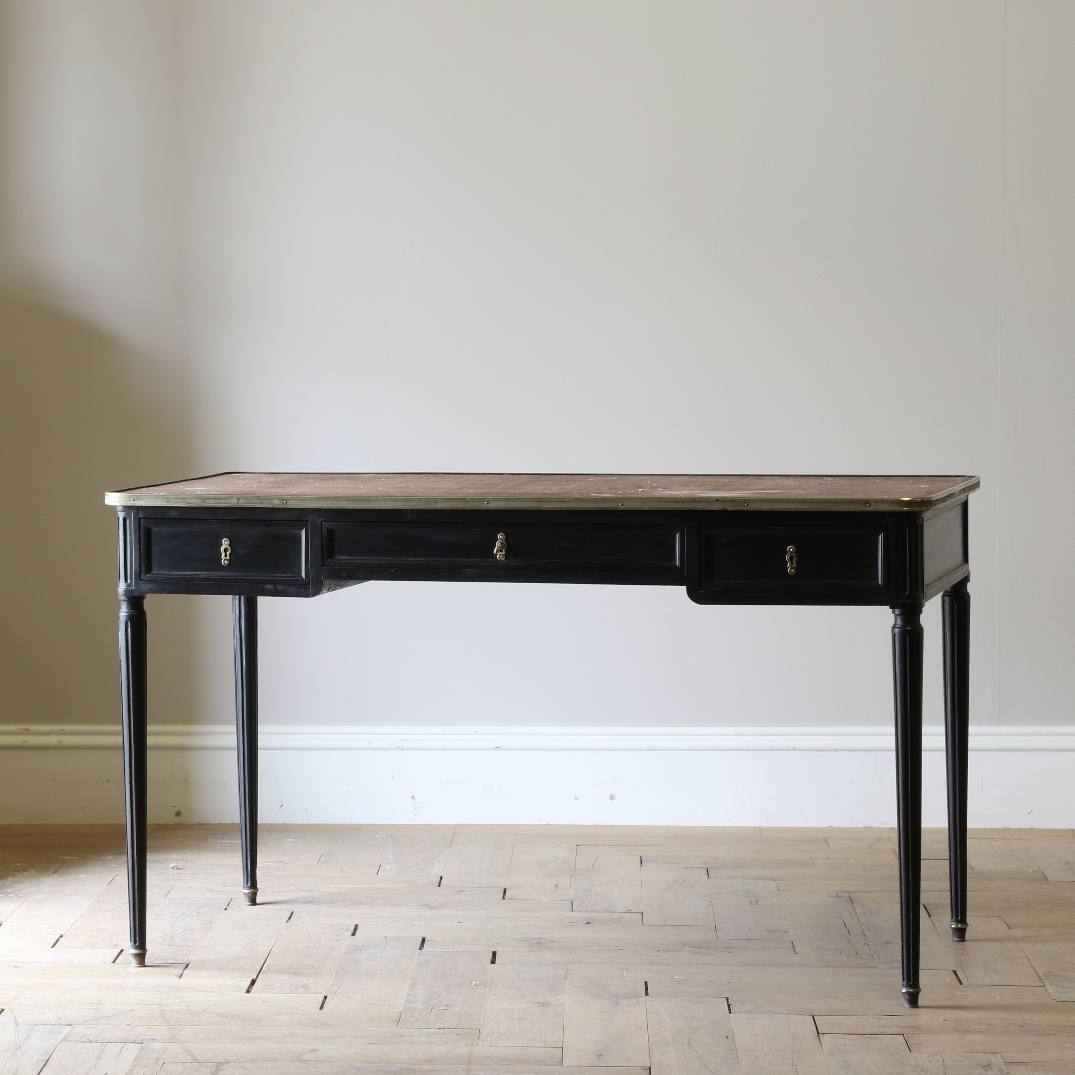 152-37 - Louis XVI Bureau Plat